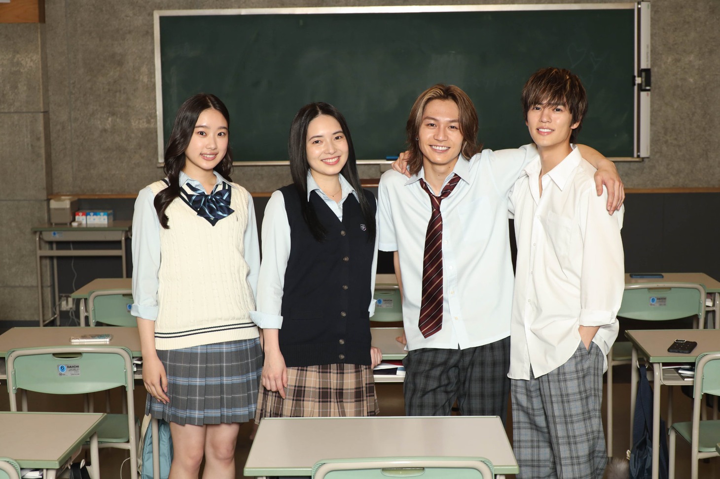 左から倉沢杏菜、大原梓、松田元太、奥野壮。
