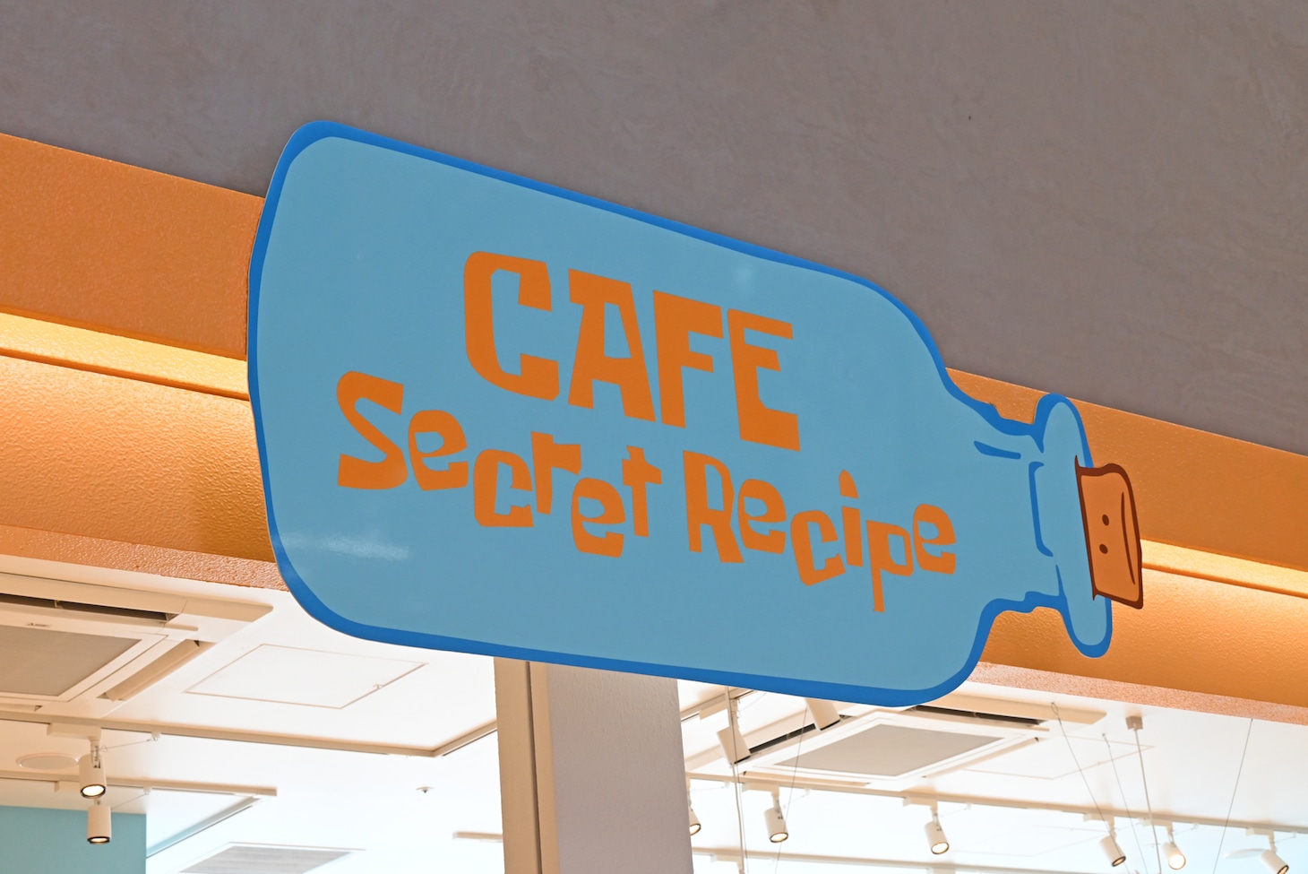「CAFE Secret Recipe」の看板。