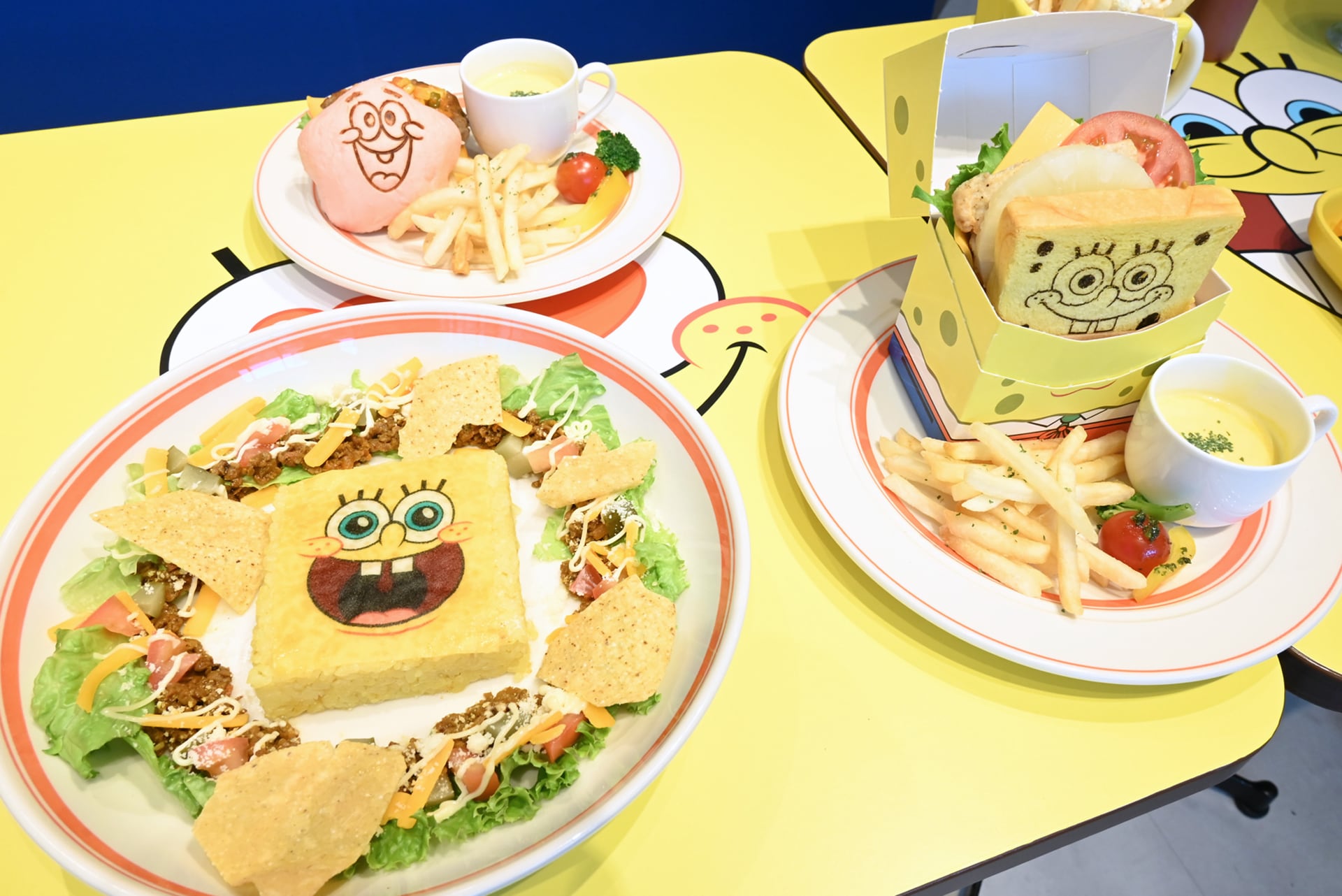 店内はスポンジ・ボブだらけ！「スポンジ・ボブ」テーマにしたカフェ