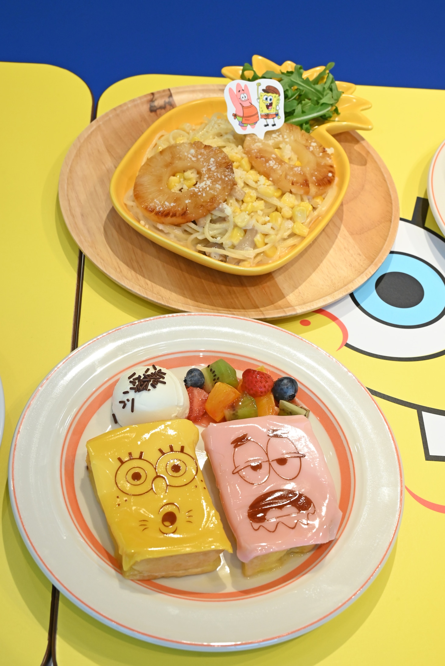 フードメニュー、デザートメニューの一部。