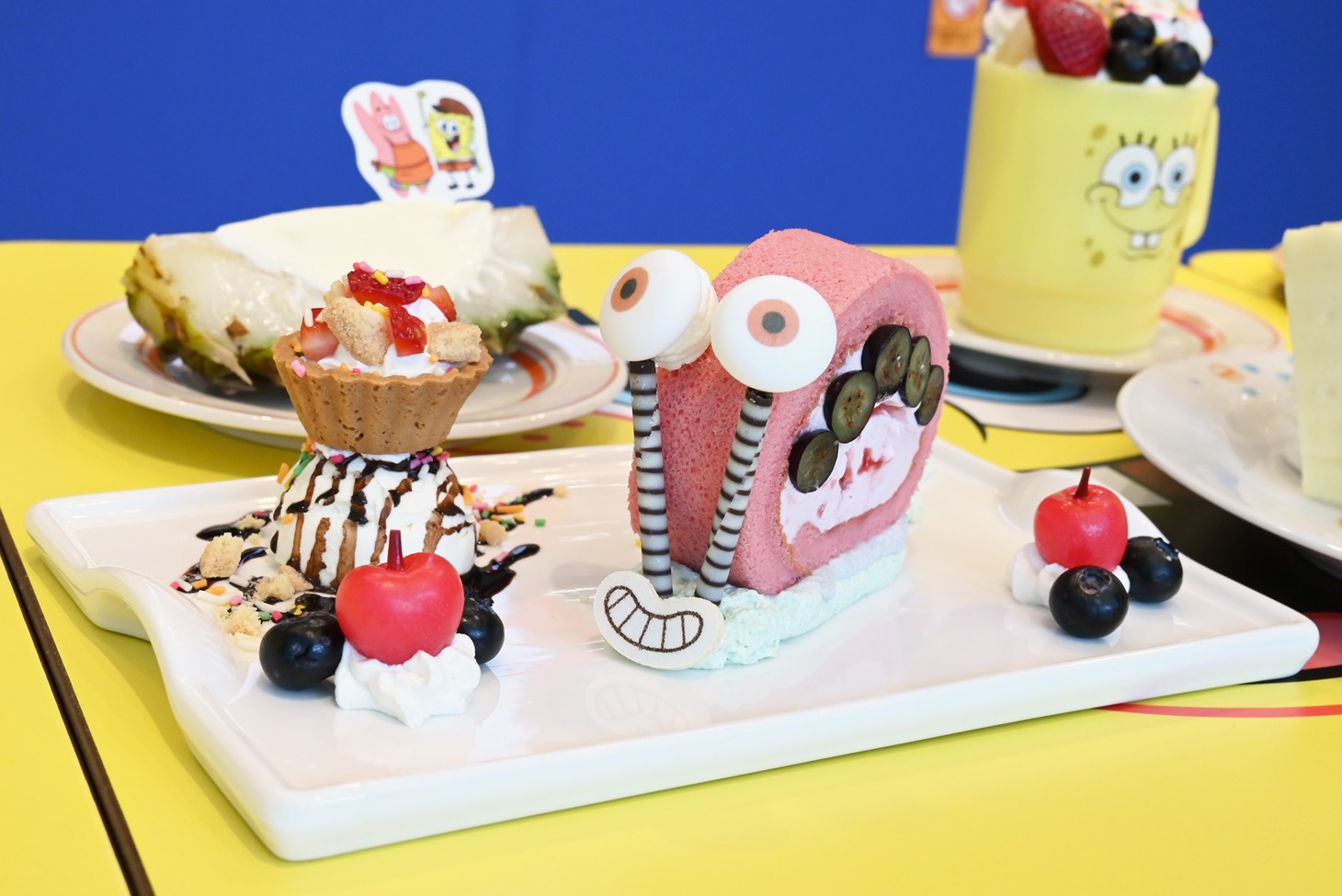 「りんご大好き♪のろのろイチゴロールケーキプレート」