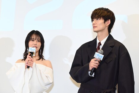 左から高畑充希、岡田将生。