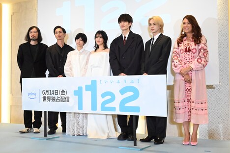 ドラマ「1122 いいふうふ」完成披露イベントの様子。左から今泉力哉、高良健吾、西野七瀬、高畑充希、岡田将生、吉野北人、LiLiCo。