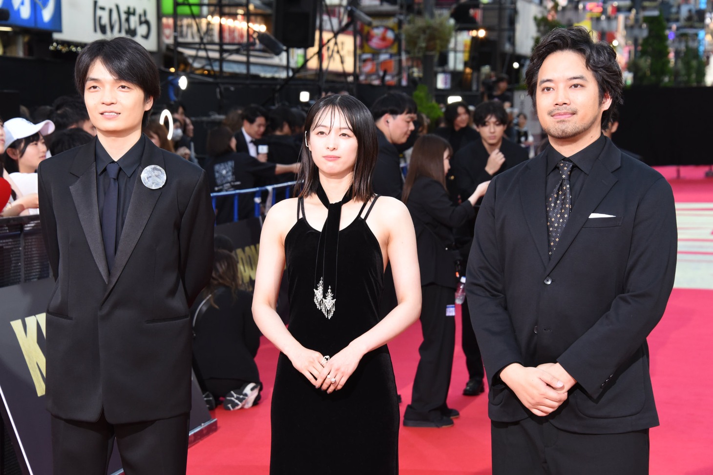 左から岡山天音、清野菜名、三浦貴大。