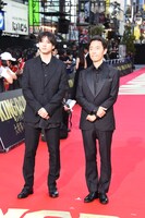 左から山田裕貴、佐藤信介。