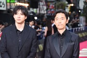 左から山田裕貴、佐藤信介。
