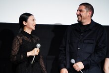 左から柴咲コウ、ダミアン・ボナール。