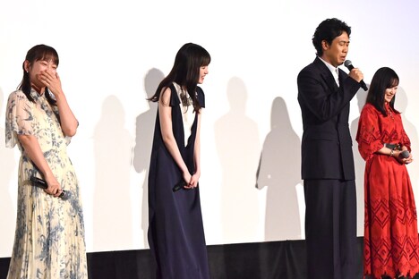 「ディア・ファミリー」初日舞台挨拶の様子。