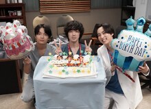 左から岡山天音、若葉竜也、尾崎匠海。