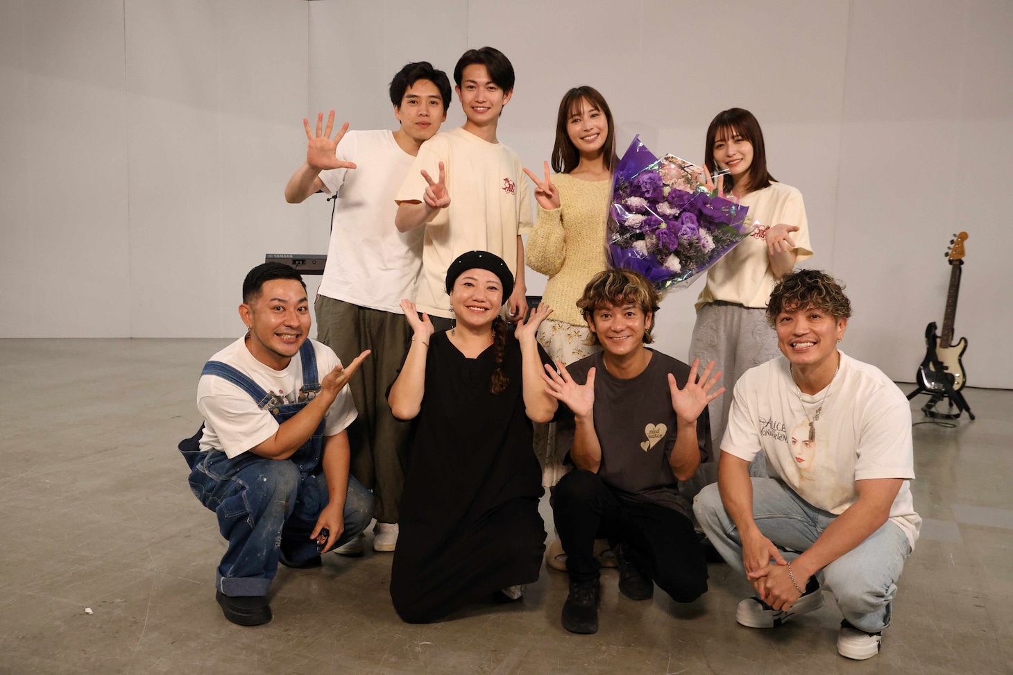 上段左から坂東龍汰、綱啓永、広瀬アリス、長濱ねる。下段左から名嘉俊、仲宗根泉、新里英之、許田信介。