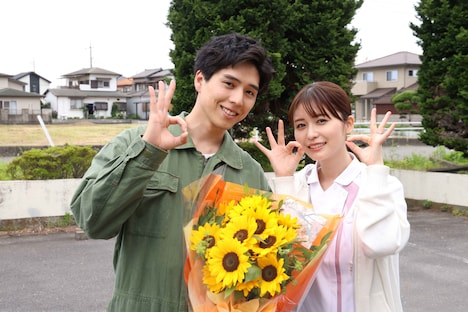 左から坂東龍汰、長濱ねる。