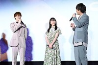 宮田俊哉（左）を「素晴らしかった」とたたえる浪川大輔（右）。