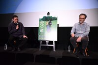 左から濱口竜介、黒沢清。