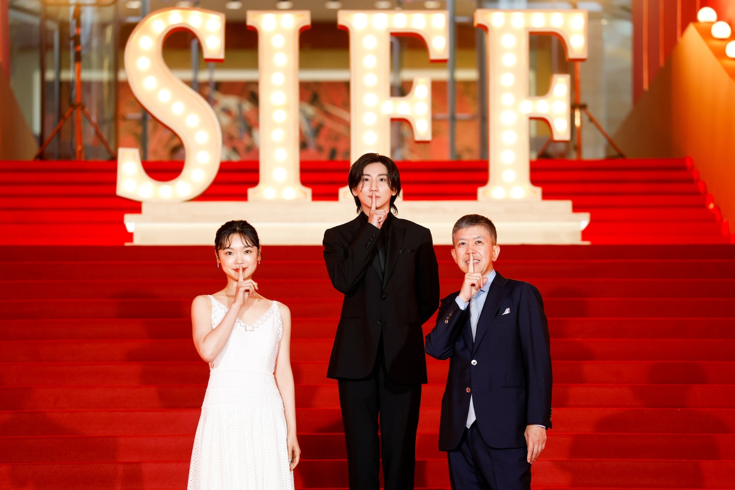 第26回上海国際映画祭の様子。左から古川琴音、京本大我、河合勇人。