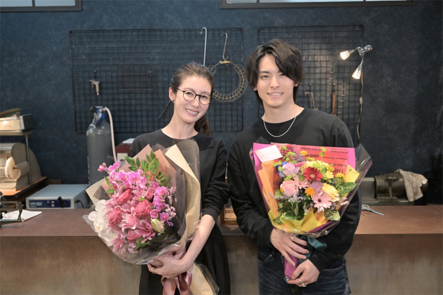 ともさかりえ（左）と高野洸（右）。