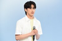 小さく拍手をしながら入場した河野純喜。