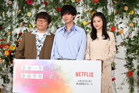 左から三木孝浩、永瀬廉、出口夏希。