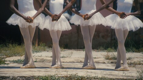 「ナイジェリアのバレエダンサー」場面写真