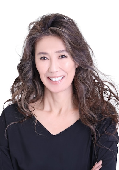 ドラマ10「コンビニ兄弟 テンダネス門司港こがね村店」で能瀬麗華を演じる萬田久子