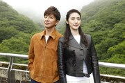 木村拓哉（左）と天海祐希（右）。