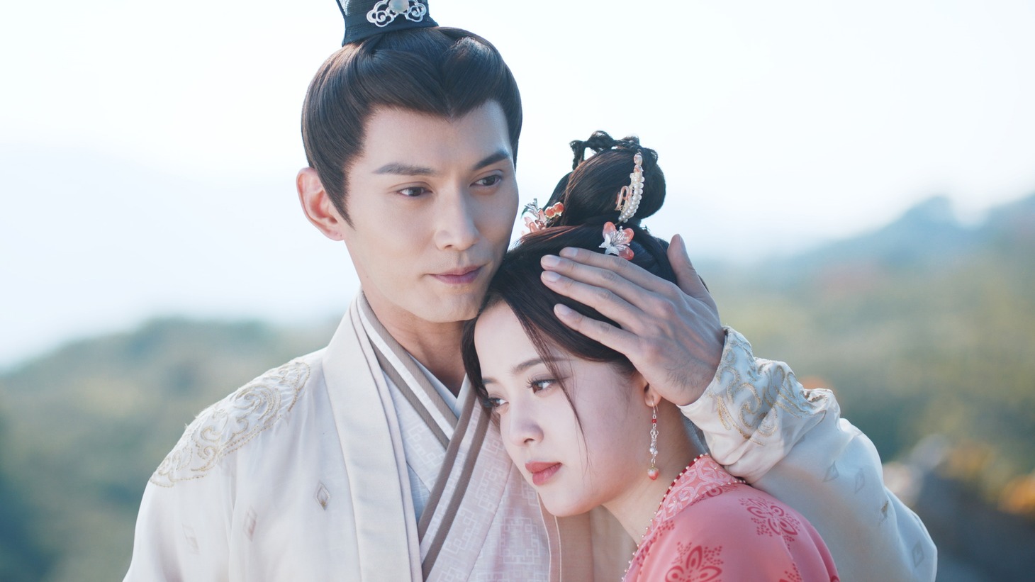 中国ドラマ「永安夢～君の涙には逆らえない～」より、左からシュー・ジェンシー（徐正溪）演じる陸時硯、オーヤン・ナナ（欧陽娜娜）演じる沈甄。