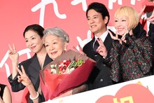 左から真矢ミキ、草笛光子、唐沢寿明、木村カエラ。