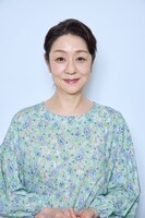 相原紀子を演じる山下容莉枝。