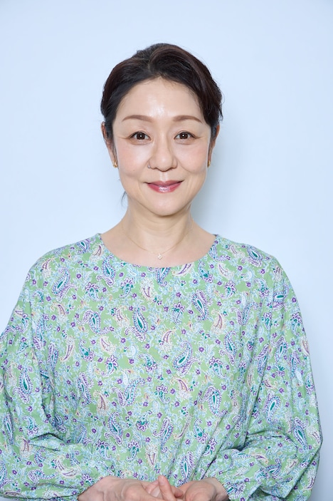 相原紀子を演じる山下容莉枝。
