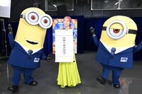 吹替参加決定のお知らせを受け取るLiSA。