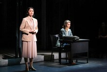 「デカローグ8 ある過去に関する物語」より高田聖子（左）、岡本玲（右）。撮影：宮川舞子