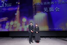 左から吉沢亮、呉美保。