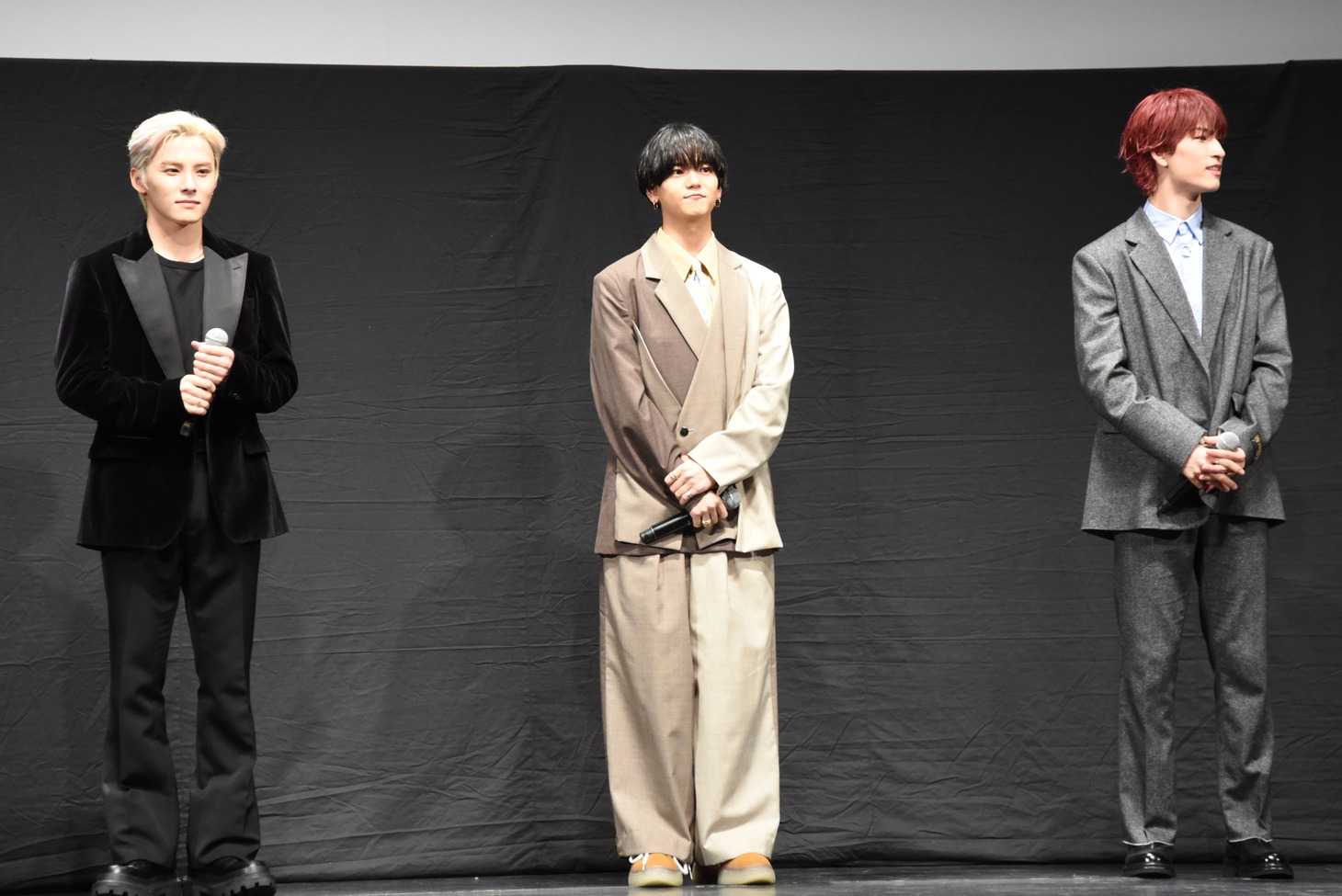 左から川西拓実、中島颯太、金城碧海。