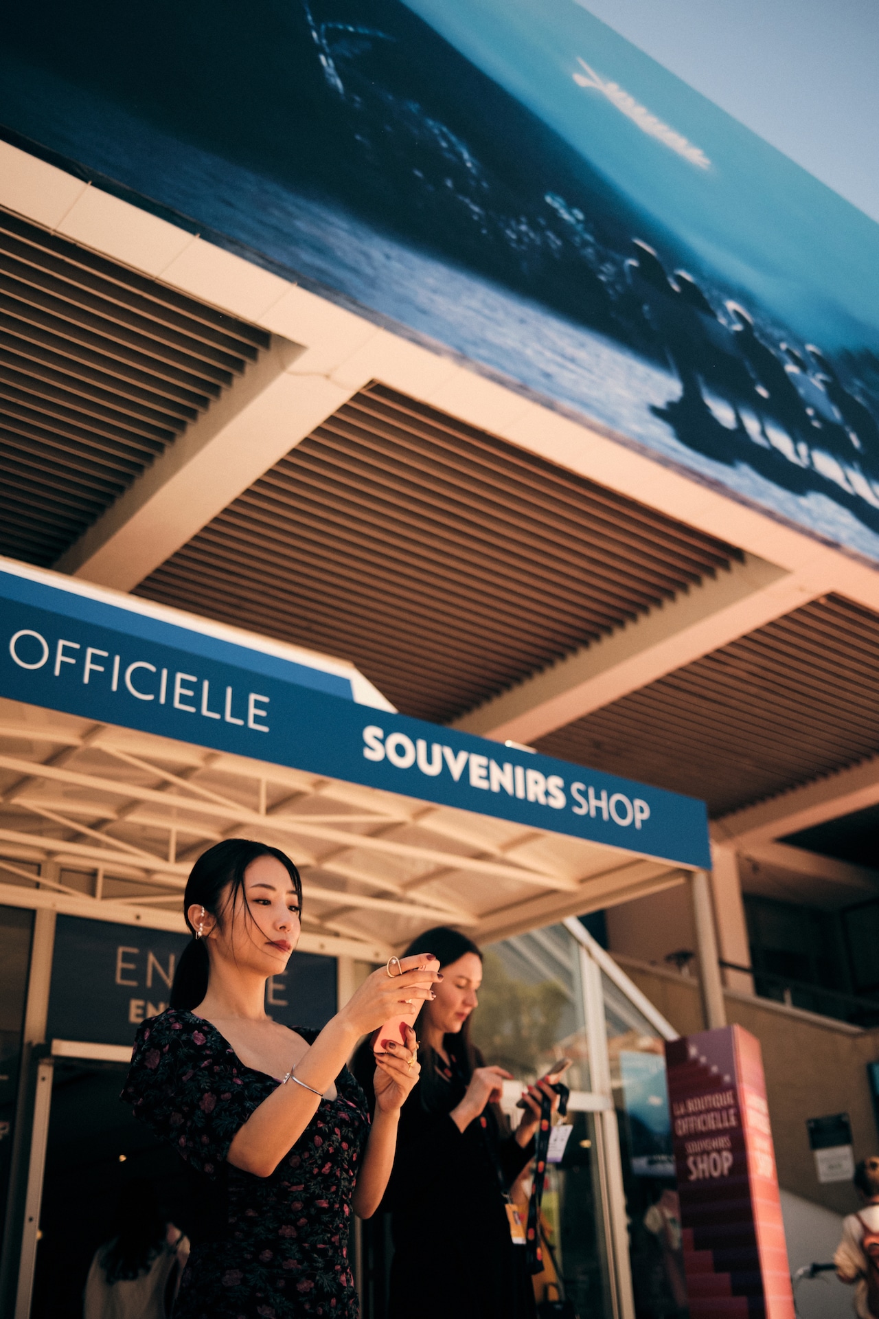 MEGUMI。今年のカンヌは黒澤明の「八月の狂詩曲（ラプソディー）」がポスターのモチーフとなった。