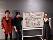 「キングダム 大将軍の帰還」大阪での舞台挨拶時、ウェルカムボードの前に立つ大沢たかお（左）、山崎賢人（中央）、新木優子（右）。