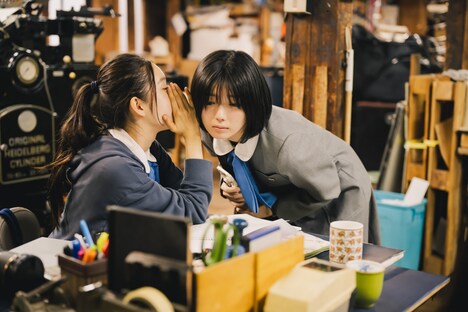 映画「新米記者トロッ子 私がやらねば誰がやる！」より。(c)2024「新米記者トロッ子 私がやらねば誰がやる！」製作委員会