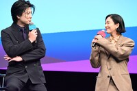 水川あさみ（右）との撮影を回想する玉山鉄二（左）。