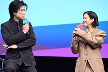 水川あさみ（右）との撮影を回想する玉山鉄二（左）。