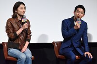 左から小池栄子、仲野太賀。