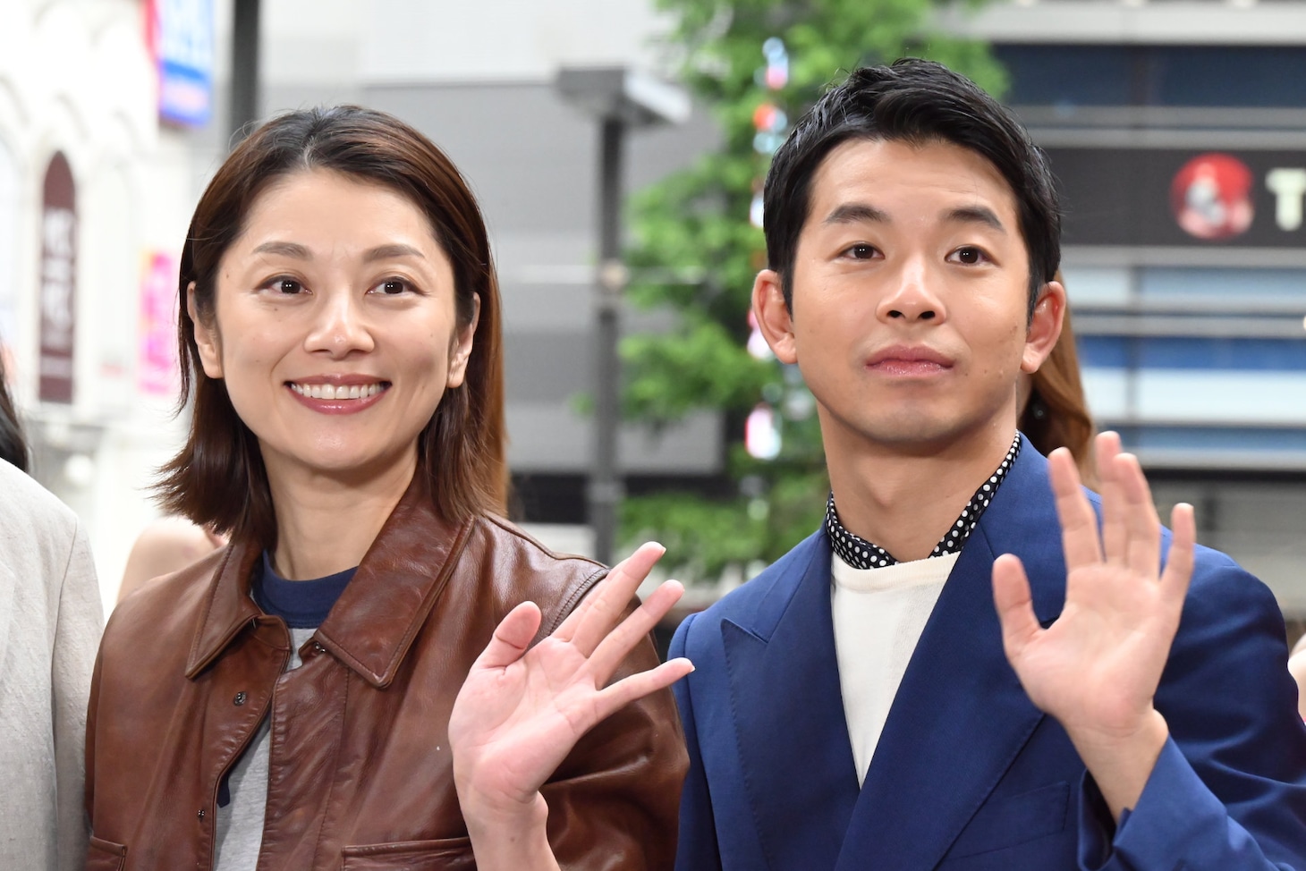 左から小池栄子、仲野太賀。