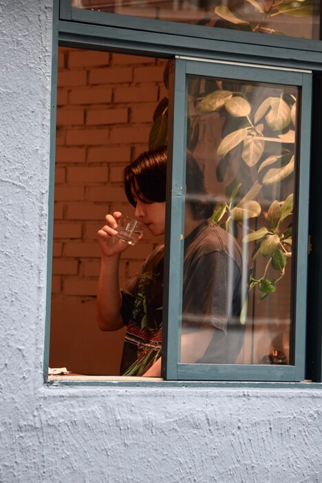 「スケとボドとサーフ」より、新人従業員役の阿部顕嵐