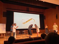 イベントでは事前に学生から募集した「猫」をテーマにした作品の特別講評も行われた。