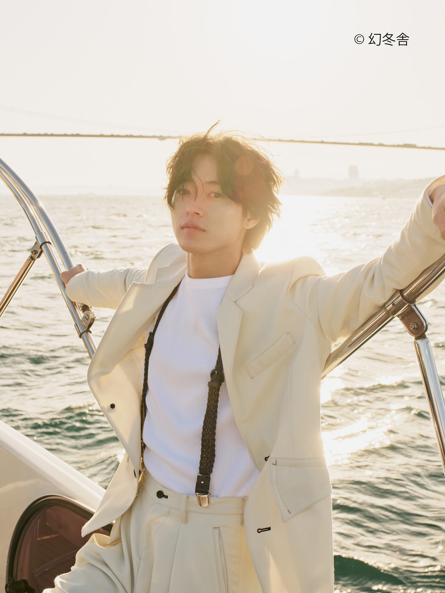 「山崎賢人 15周年記念写真集（仮題）」より。（撮影：荒木勇人）