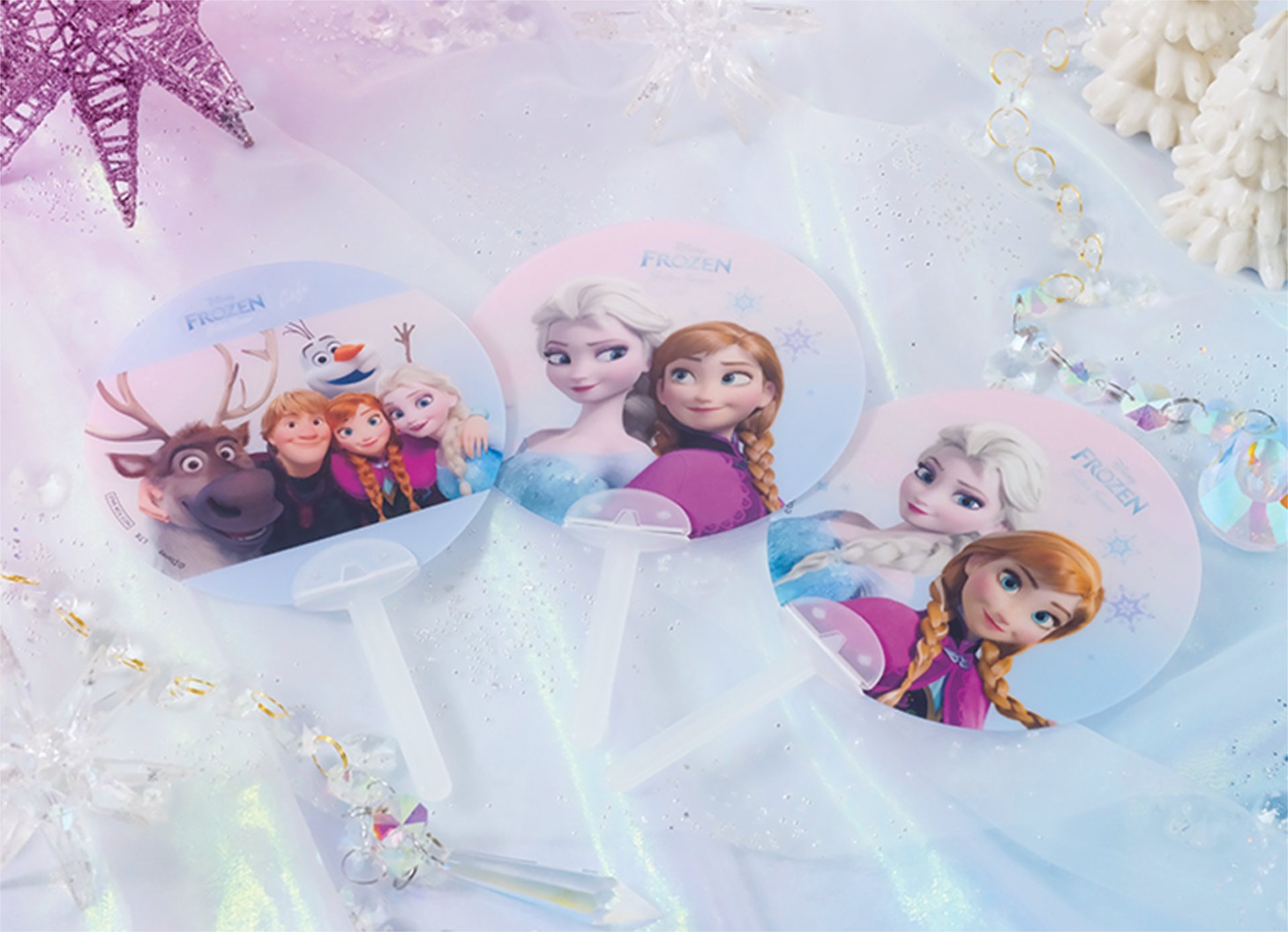 事前予約者限定特典のオリジナルうちわ。