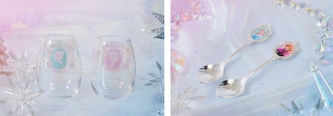左からオーロラグラス（税込各2200円）、ティースプーン（税込各1100円）。
