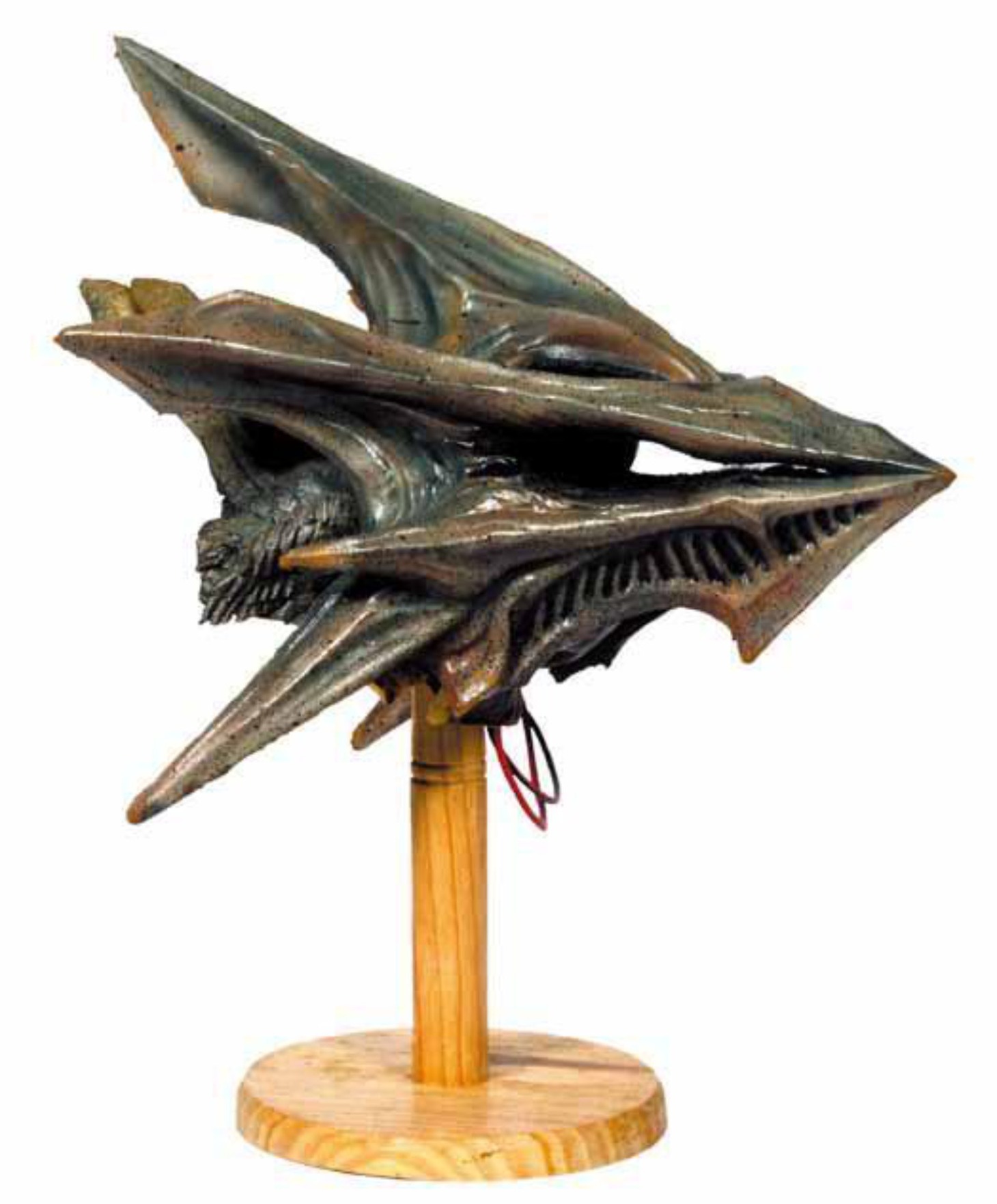 返礼品の「ガメラ3」イリスのマペット頭部（レプリカ）。