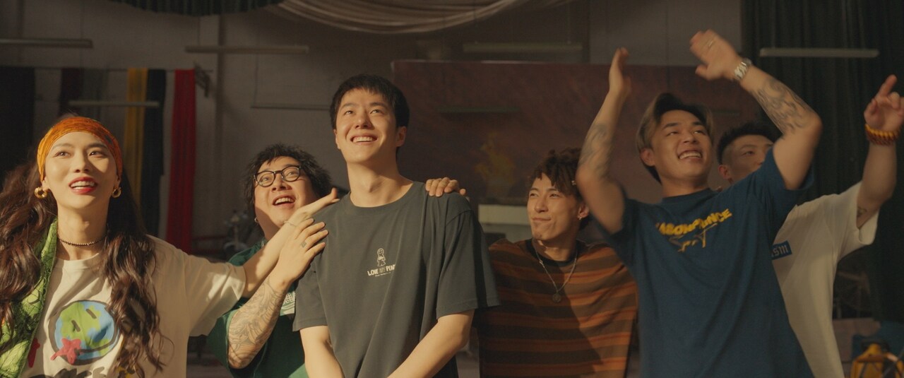 ワン・イーボー×ホアン・ボー「熱烈」ダンサー目指す青年と仲間たち捉えた場面カット