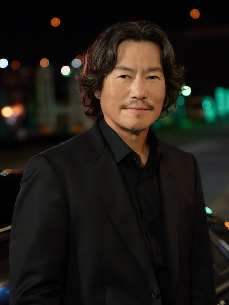 時田信吾役の豊川悦司。