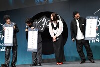 左から上杉柊平、細田佳央太、藤野涼子、三上博史。