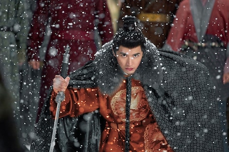中国ドラマ「風起西州~烈風に舞う花衣(はなごろも)~」より、ティミー・シュー(許魏洲)演じる裴行倹。
