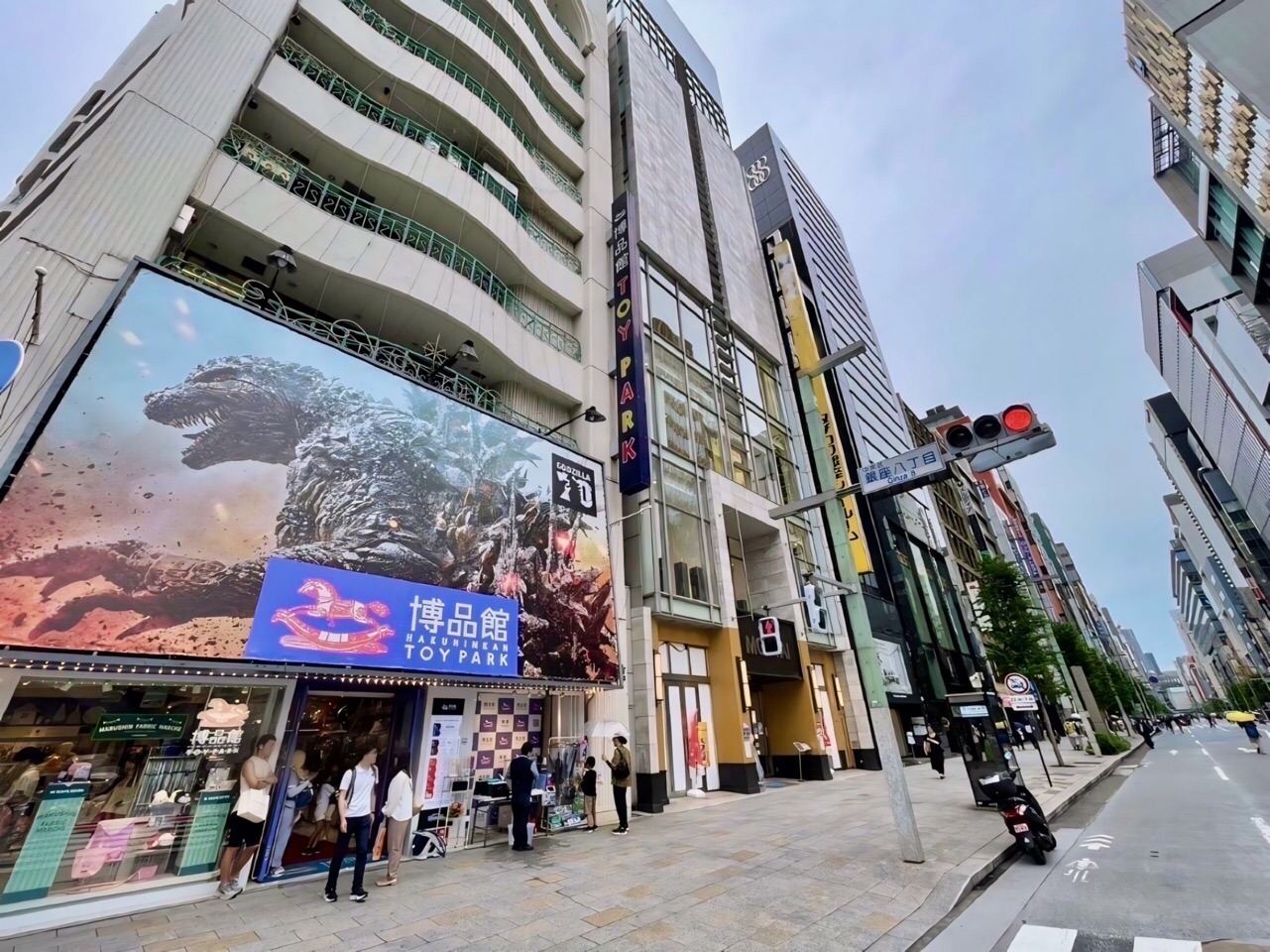 博品館TOY PARK銀座本店付近の様子。